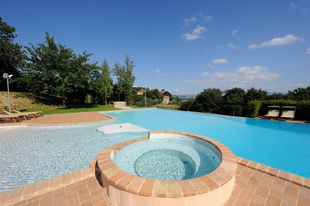 Agriturismo Il Vecchio Mandorlo Perugia Bagian luar foto